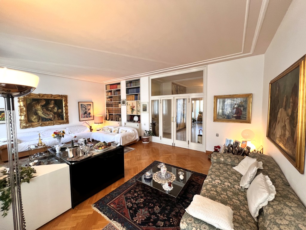 Großzügige Wohnung in der letzten Etage mit Ausblick - Freiheitsstraße